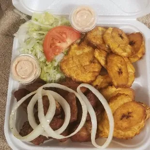 Carne Frita con Tostones