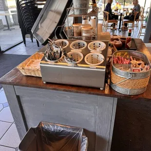 Nice and clean utensil area