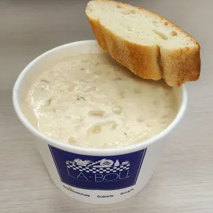 Clam Chowder (L) w/signature baguette