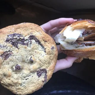 Chocolate Chip Cookie