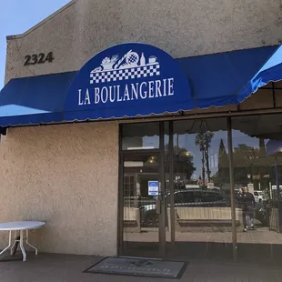 the entrance to the restaurant