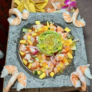 a plate of shrimp and vegetables