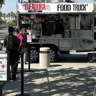 Lines always move fast and no waiting time on your order .