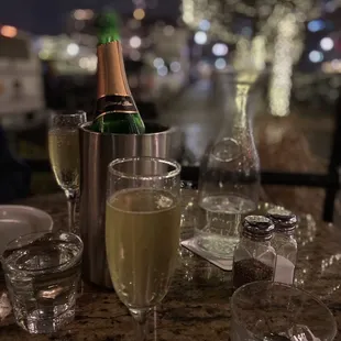 Try the Feta Plate with champagne, a great combo!