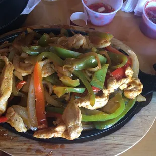  plate of chicken and peppers