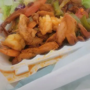 2 camarones en las fajitas??? de carne y me dieron de pollo