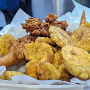 Tostones y Pollo Frito
