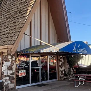 the outside of a restaurant