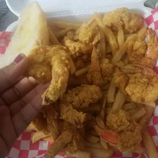 12 shrimp, fries, bread