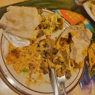 these are the contents of a carne asada burrito