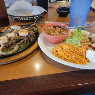 Fajitas Texanas. Beef, chicken and shrimp!