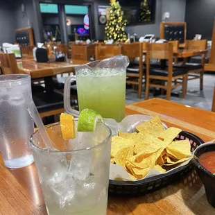nachos, drink