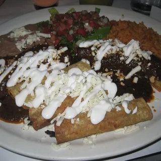 FLAUTAS Y ENCHILADAS