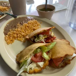 Gorditas plate with an Horchata.