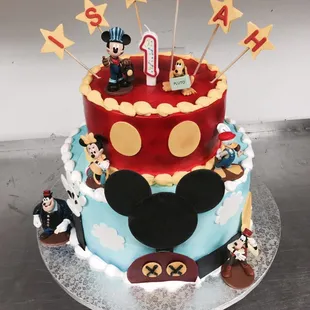The cake decorator knocked it out of the park here!