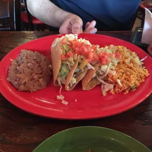 Crispy taco plate of pollo.