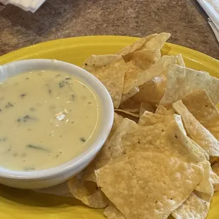 White spinach queso
