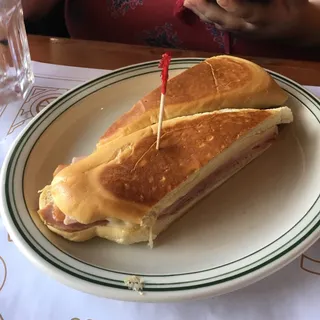 Media Noche Sandwich
