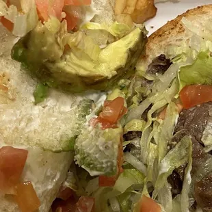 El aguacate mas negro que mis rodillas