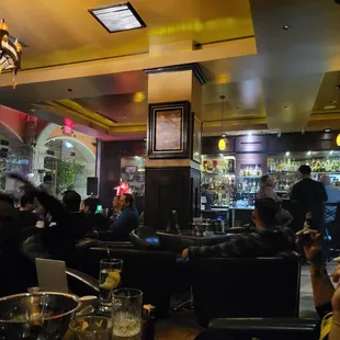 Fantastic cigar lounge, great live  music.