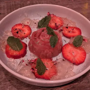 @endoedibles on Instagram 10/01/24
 
 Helado de Fresa - House Made Strawberry Sorbet, Rose Water Geleé, Mint, Lime Zest