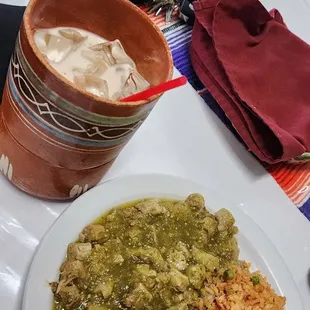 Horchata, guiso de puerco en salsa verde