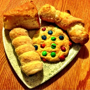 Pineapple cake, cheese quesito, caramel roll &amp; M&amp;M cookie all for $5!