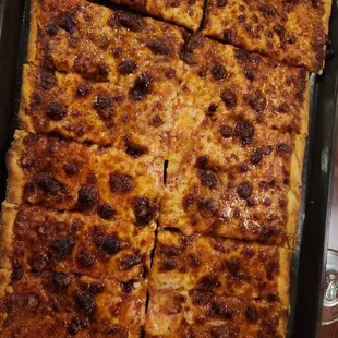 a pan of cheese pizza