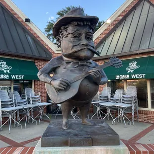 La Casa Pizzeria Statue