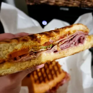 3. La Tesorito Torta