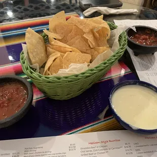 Small Queso, salsa &amp; chips