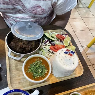 Rabo con arroz blanco y habichuela