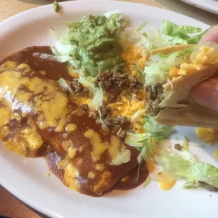 Combo 2 plate with crispy taco, cheese enchilada and guacamole