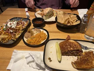 Lucky Star Pub & Eatery