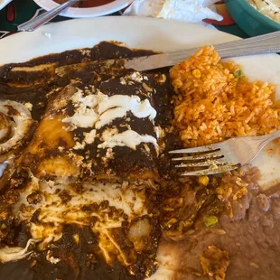 a plate of mexican food