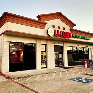 the outside of a restaurant