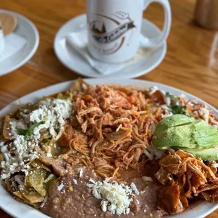 Chilaquiles divorciados y un cafe de olla