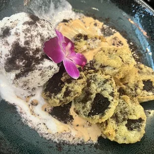 Oreo tempura dessert