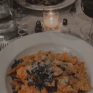 Spaghetti alle Vongole Veraci , Farfelle Al Salmone