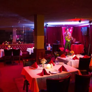 Dinner Show seating at           La Cave!