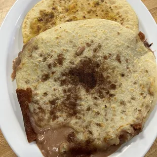 Pupusa de Queso con Frijoles and Pupusas de Revuelta