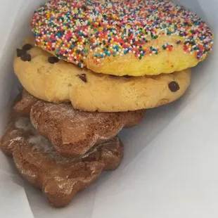 2 cookies &amp; 2 maranitos. Maranitos literally translates to "little piggies". They're thick gingerbread cookies perfect for your coffee.