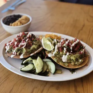 Guacamole tostadas