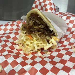 Arepa de Pernil con queso