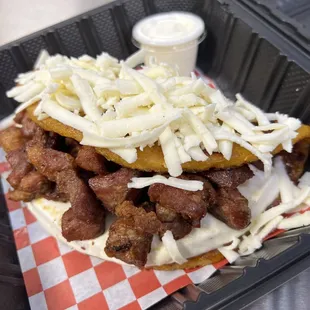 Cachapa con queso y cochino frito