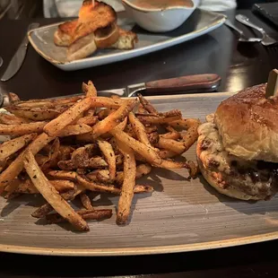 La Chasse Burger (8oz.)