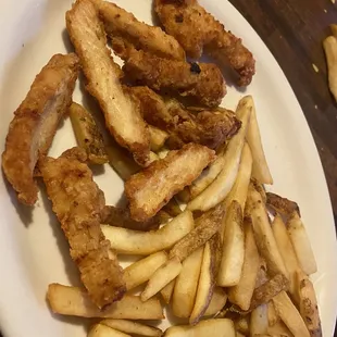 Kids menu chicken tenders. Wow. Why are these so good?