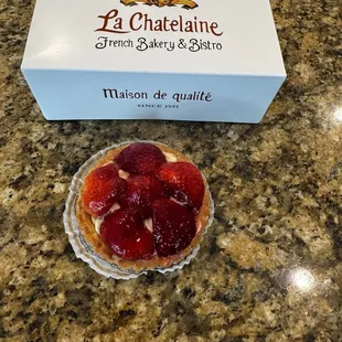 Strawberry fruit tart