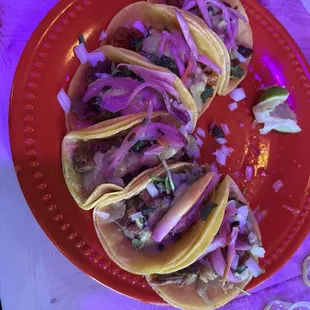 6 tacos: 2 Steak Fajita, 2 pastor, 1 Taco de Lengua, 1 Tacos Tripas