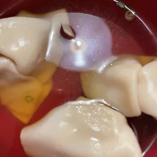 Wonton soup each quart comes with 6 wonton.